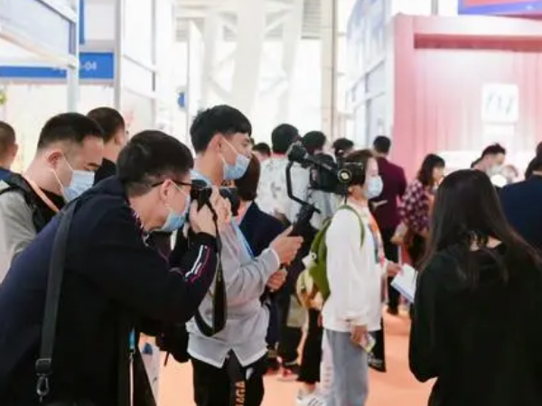 ��������װ��չʾ���ڳ�����Ļ