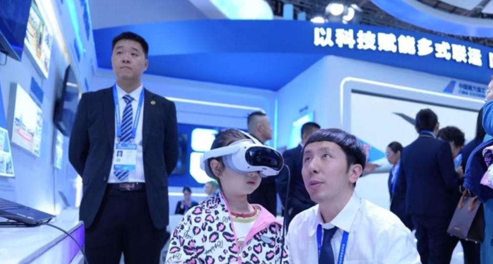 �Ϻ�����Я���²�ҵ��չ�ɹ����μӵ�34���Ǣ��