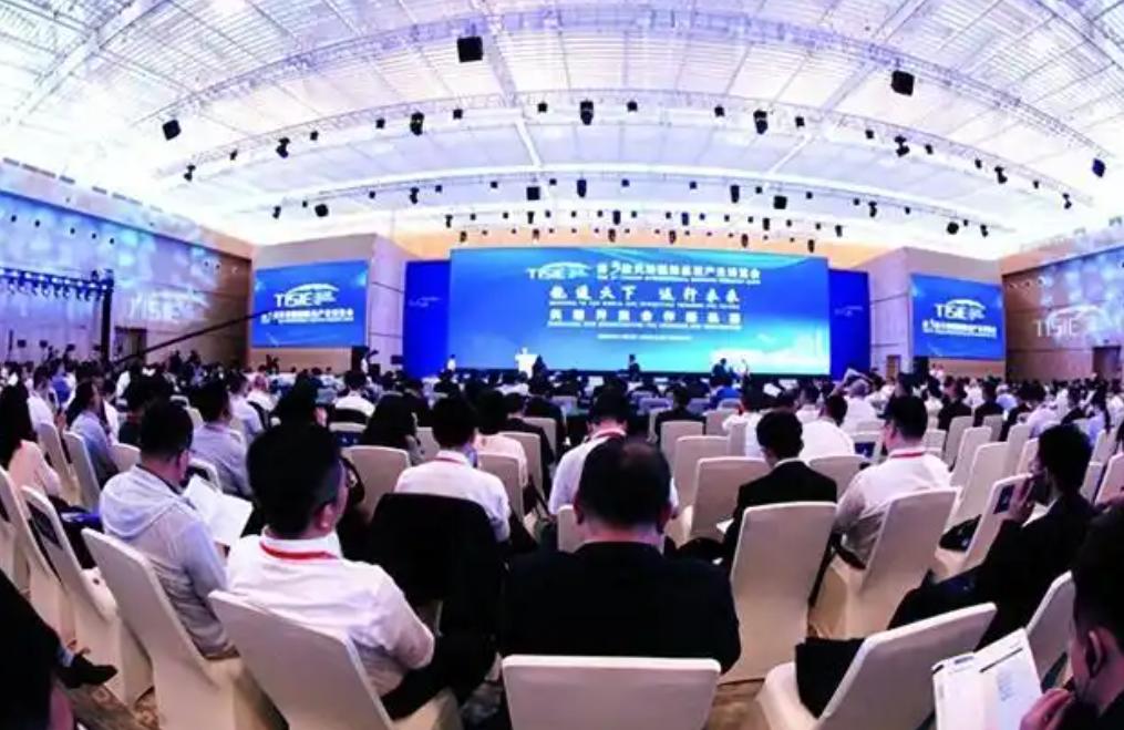 �����������ʺ��˲�ҵ�����ῪĻ