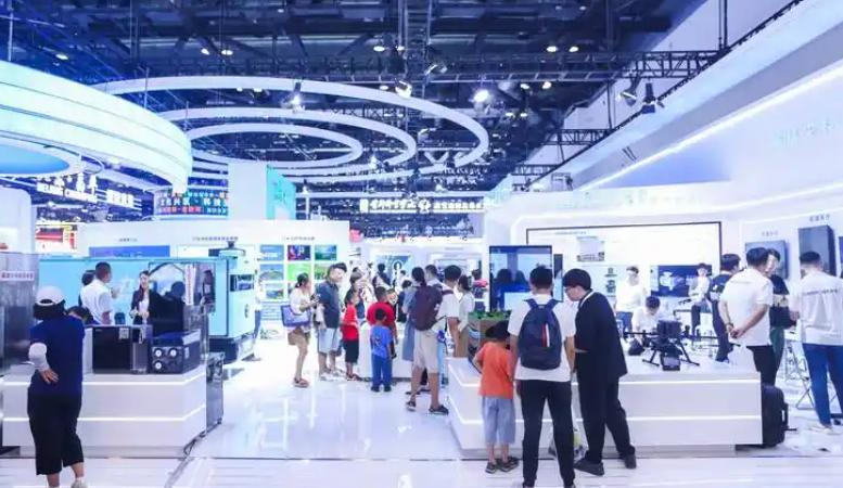 �����ܼ����еĸ���չ���ϣ����Ƽ������������ֳ�����������ɫ