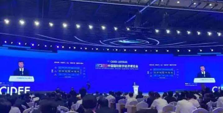 ���Ҽ�չ���������ܹ���������ʽ