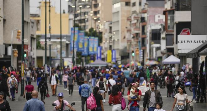 ��ί���������ῪĻʽ��ǰ�ڼ�����˹����