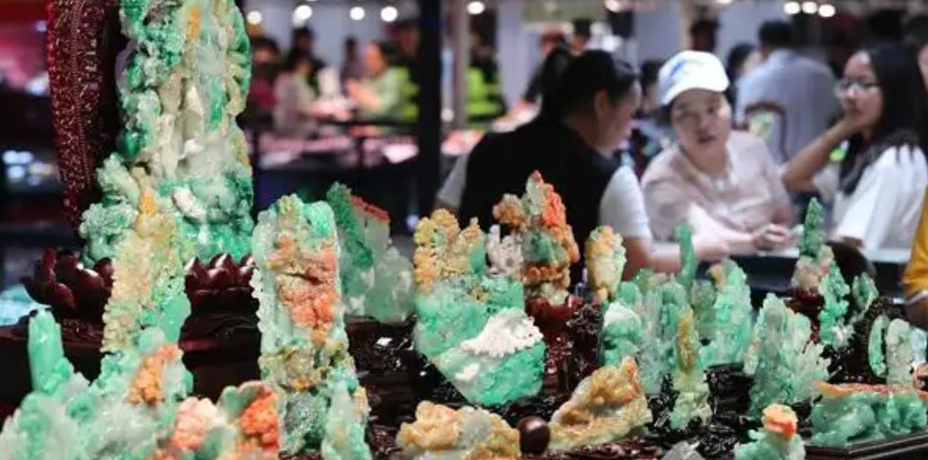 2025�й���������ʯ�����������Ϲ����鱦��ʯչԲ����Ļ