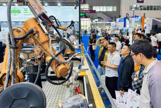 ������Ǩ���й�ҵ�Զ���Э���¼�������չ�������Ļ