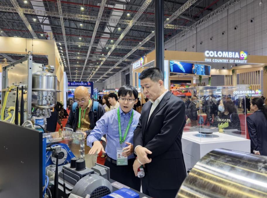 ������ó�ٻ��ź��᳤���ӵ��еڰ˽��й����ʽ��ڲ�����