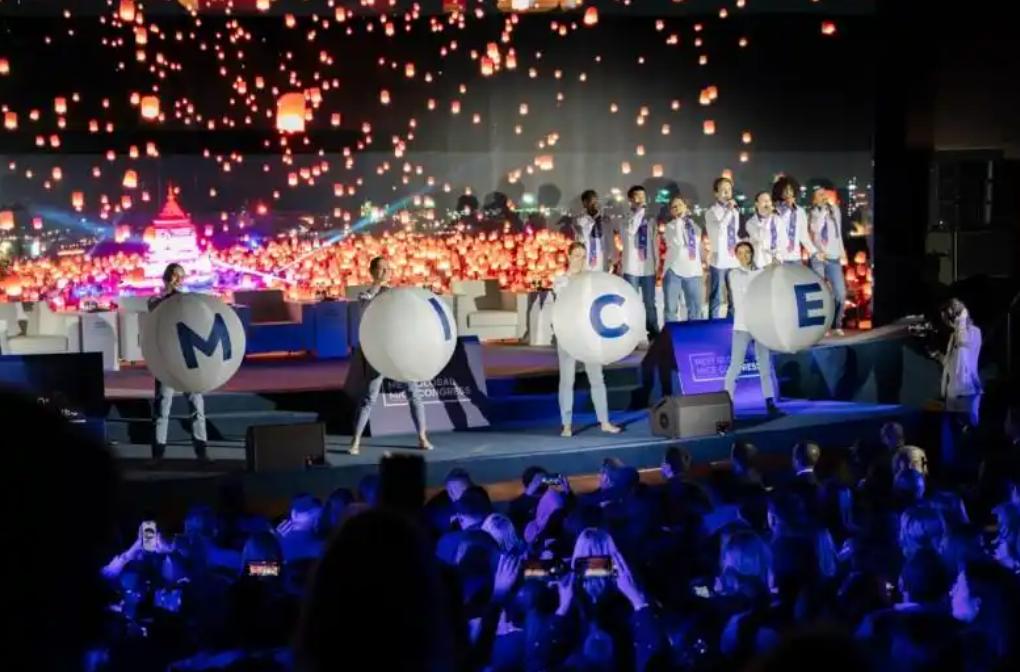 ȫ���չ�������Ī˹����ʽ�����Ļ